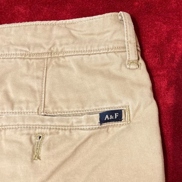 Abercrombie and Fitch men’s 32 waist khaki shorts - Picture 5 of 6